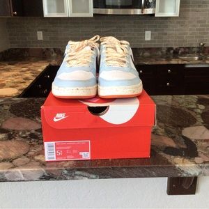 Nike Dunks Y 5.5 Great for the court.